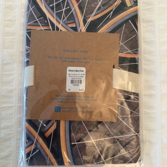 Pottery Barn Teen Photoreal pillow sham - Picture 2 of 3